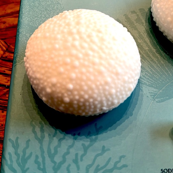 NWOT Beautiful&SoftFragrance of Ocean Breeze.4White Guest Soaps&Ocean Blue pouch - Picture 3 of 7